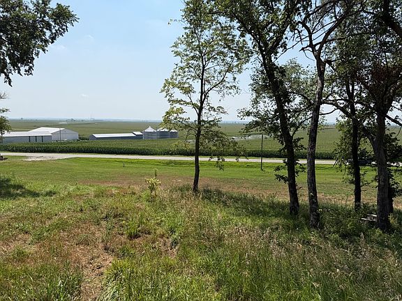 2nd image of 2300 Bluff Rd