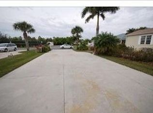 1137 Diamond Lake Cir, Naples, FL 34114