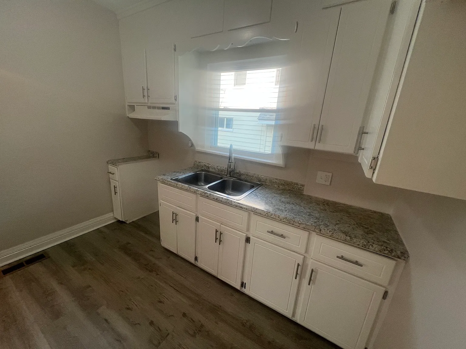 3 bed, 1290 sqft, $1,295 — Photo 3