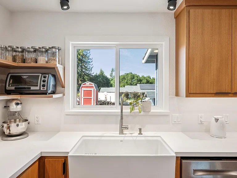 Kitchen farmhouse sink