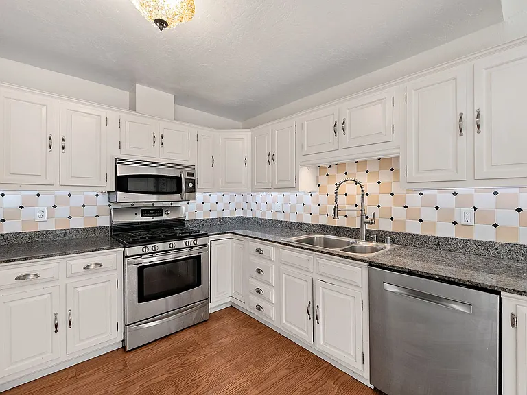 3012 Cherry Ave — Photo 8