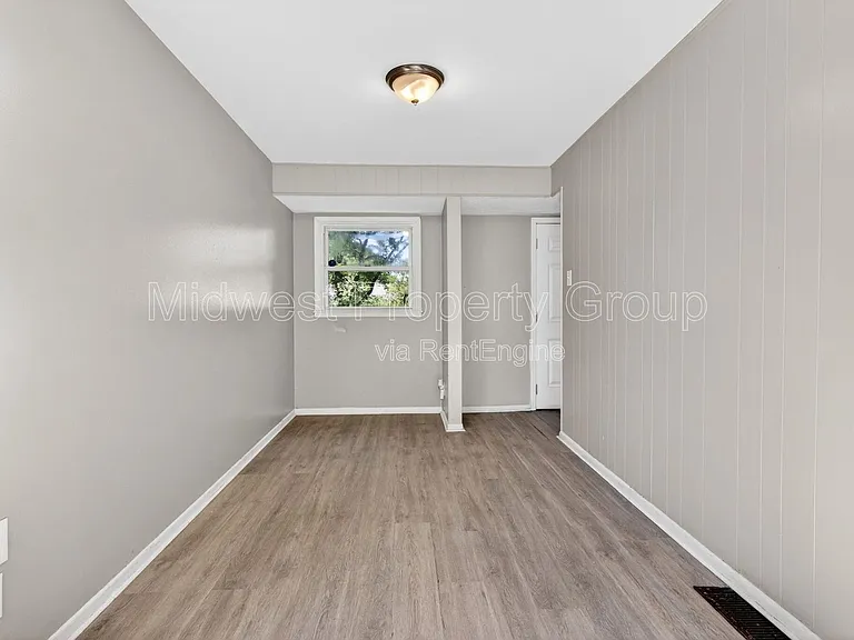 345 Caithness Rd — Photo 12