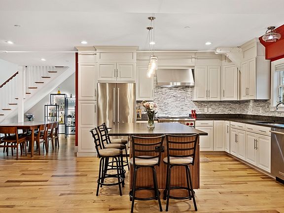4th image of 205 Elm St Unit 5