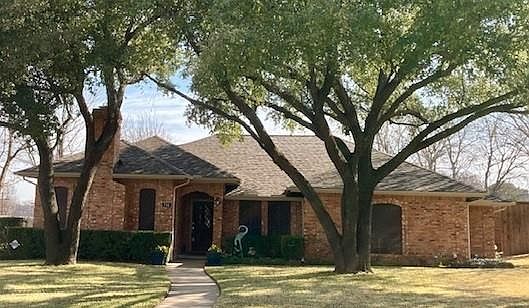 1st image of 711 Meadowbrooke Cir