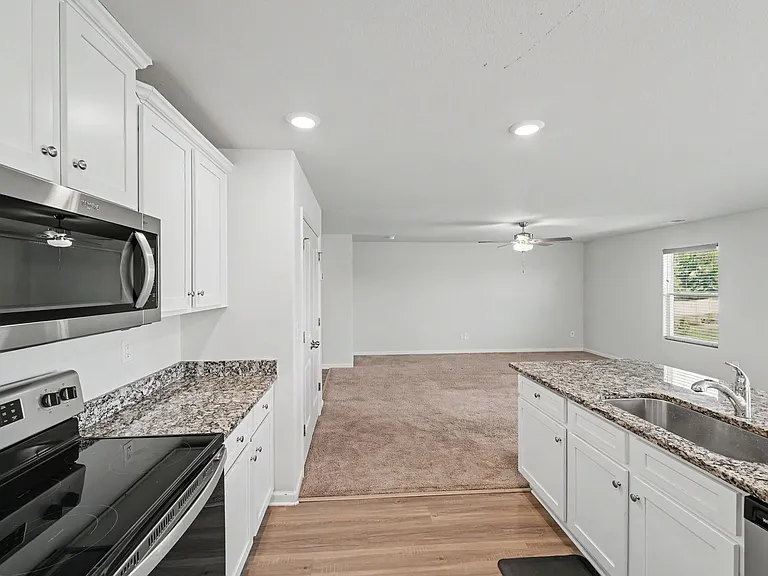 318 Aniston Ln — Photo 10