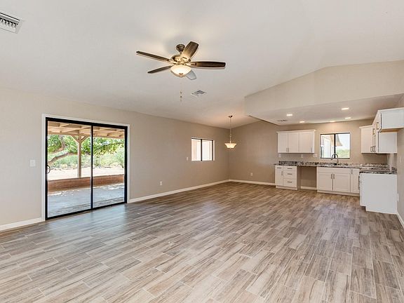 4th image of 17762 W Redrock Ln