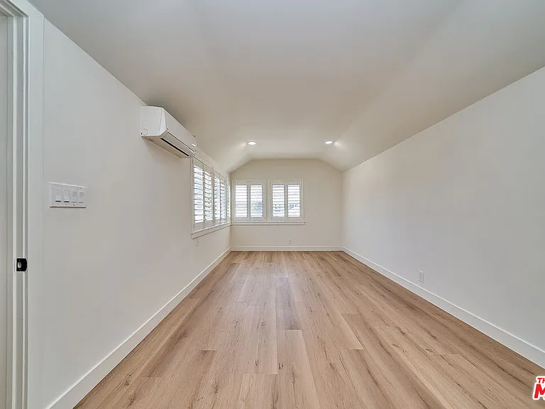347 S Highland Ave — Photo 19