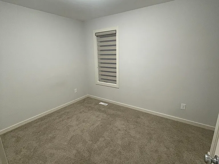 114 Douglas Henning Bay — Photo 21