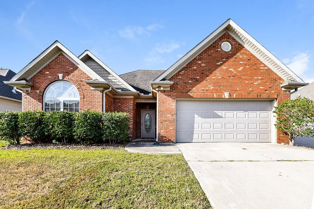 3 bed, 2.0 bath, 1430 sqft, $1,705 — Photo 1
