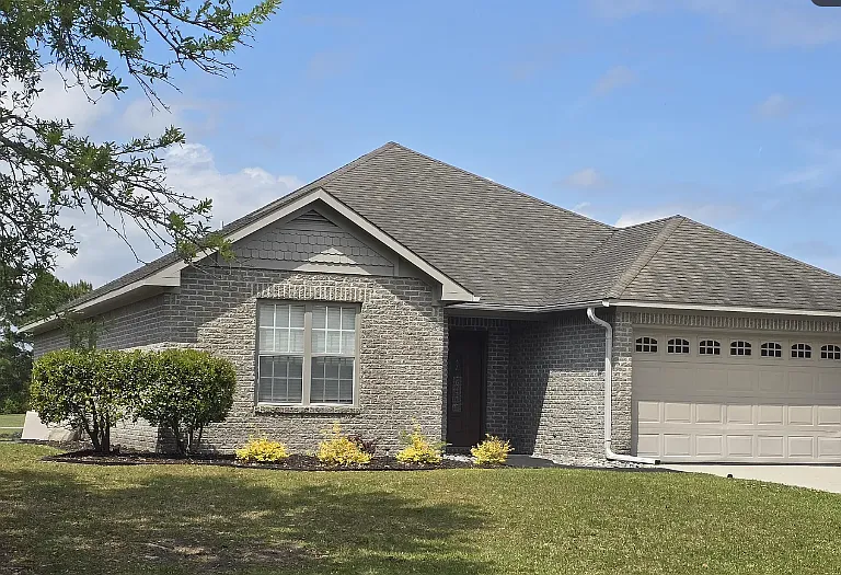 51 Castle Bay Dr — Photo 1