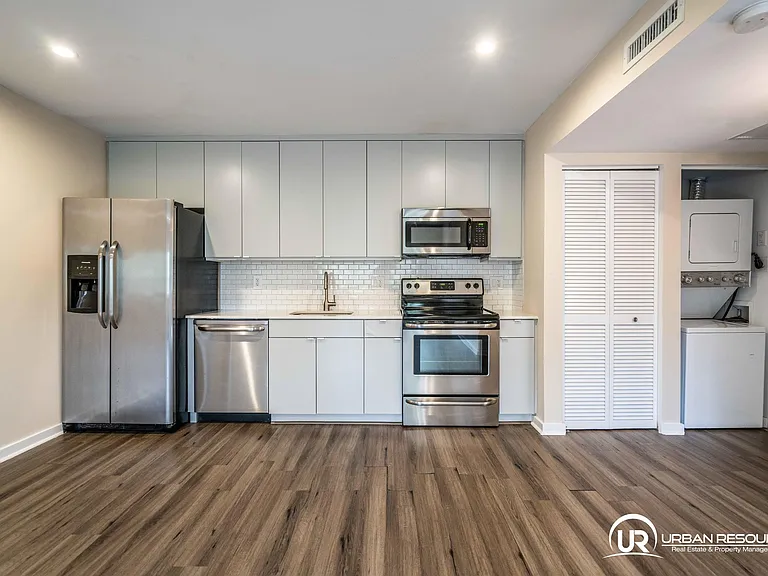 2400 NE 26th St #6 — Photo 10