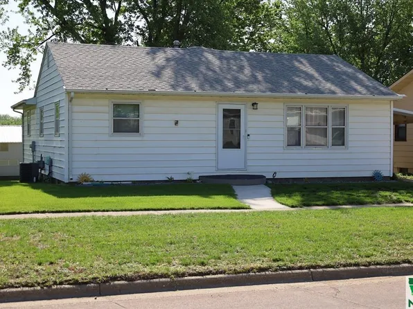 404 S Tama St, Rock Rapids, IA 51246