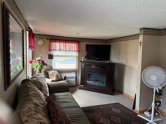 3rd image of 401 Evans St