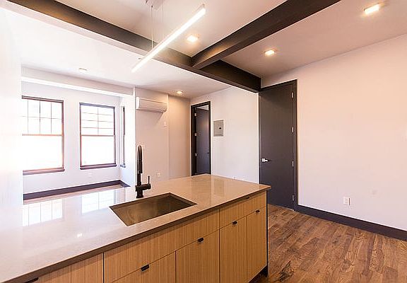 5th image of 370 Throop Ave #2C