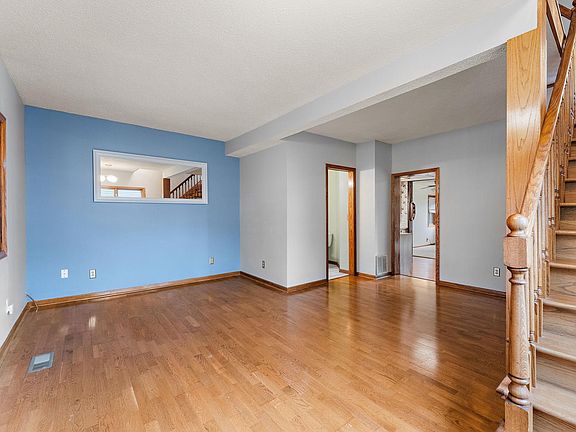 3rd image of 1455 Kent St