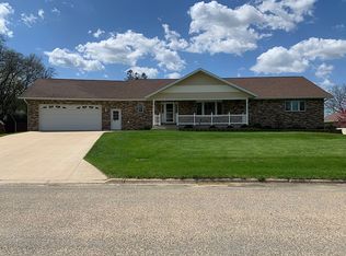 606 W Clark St, Calmar, IA 52132