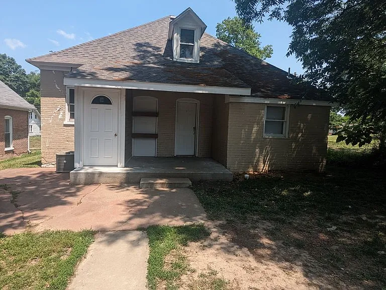 926 Locust St — Photo 9