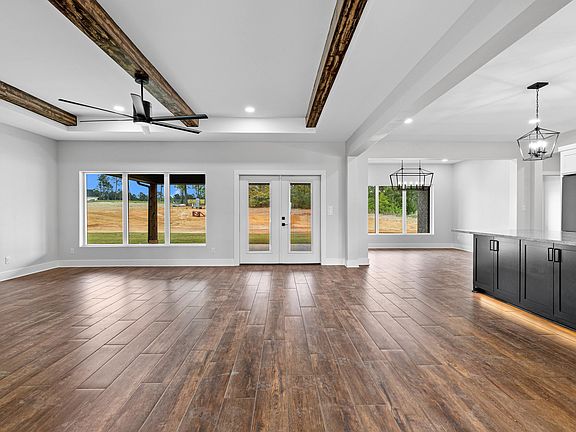 5th image of 220 Cottonwood Cir S