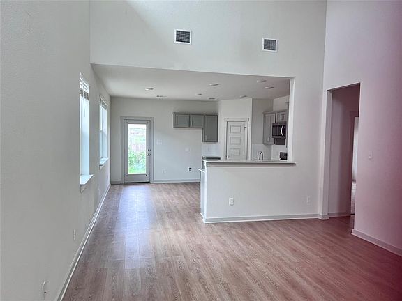 4th image of 112 New Hampton Way