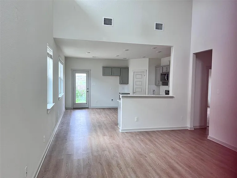 112 New Hampton Way — Photo 4