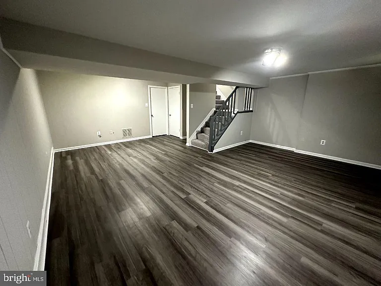 8121 Fenwick Ct — Photo 33