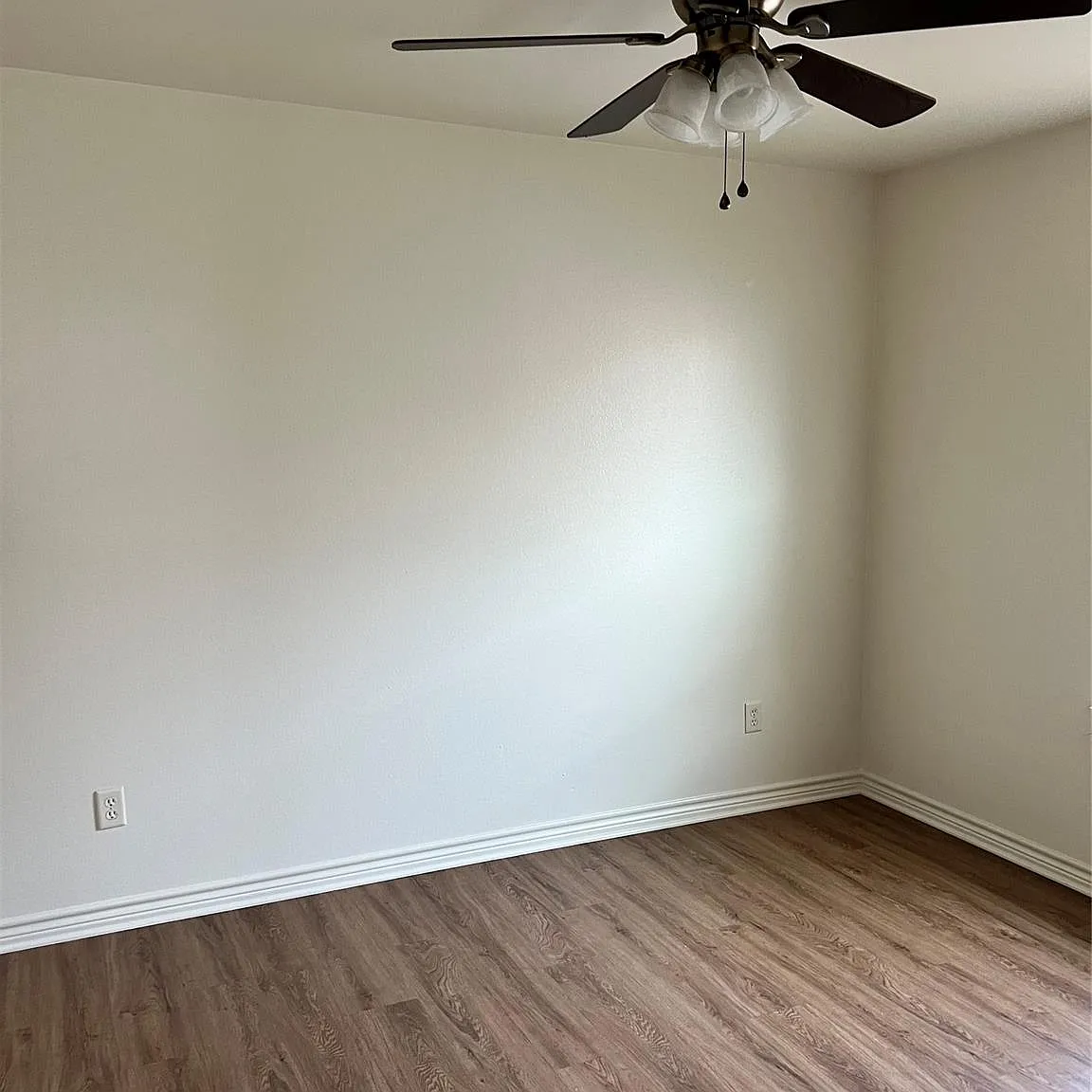 3 bed, 2.5 bath, 1200 sqft, $1,400 — Photo 4
