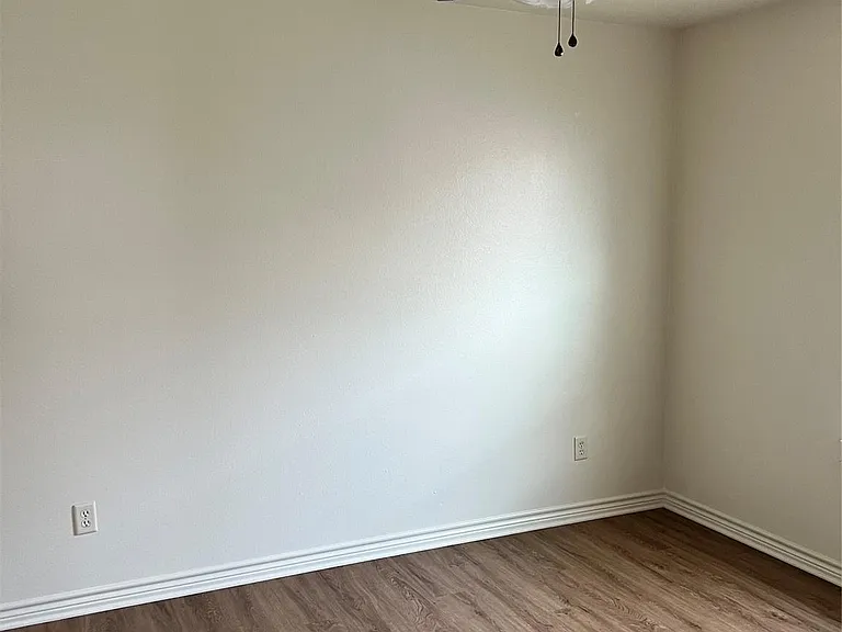 717 N Marshall Ln — Photo 4