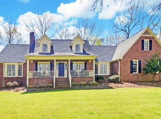 300 Ridgewood Ln, Hartwell, GA 30643