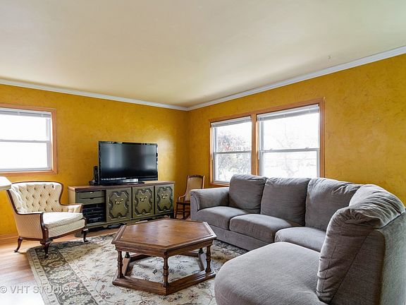 2nd image of 515 White Oak Dr