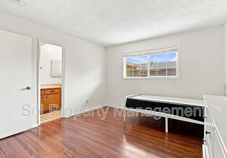 426 Swift St — Photo 13