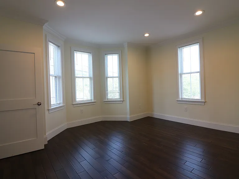 140 Minden St #2 — Photo 6