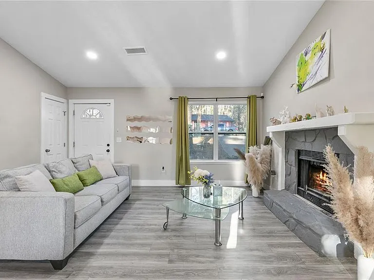 494 Plainville Dr SW — Photo 3