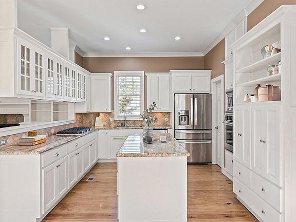 3rd image of 40 Deerberry Forest Cir