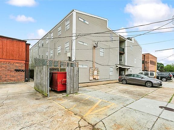 4th image of 2205 N Hullen St