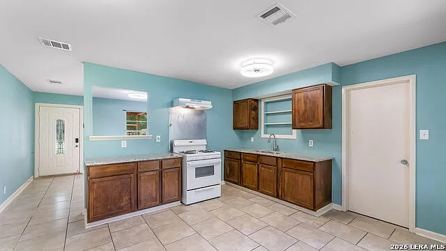 4 bed, 2.0 bath, 1208 sqft, $1,650 — Photo 3