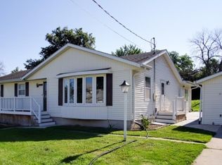 208 1st St, Parkersburg, IA