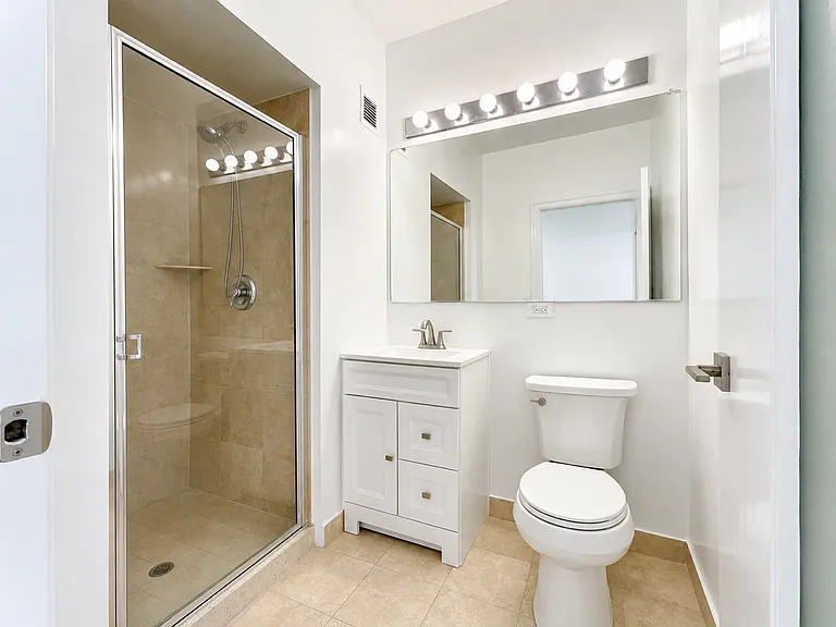 45 Oceana Dr E #6D — Photo 13