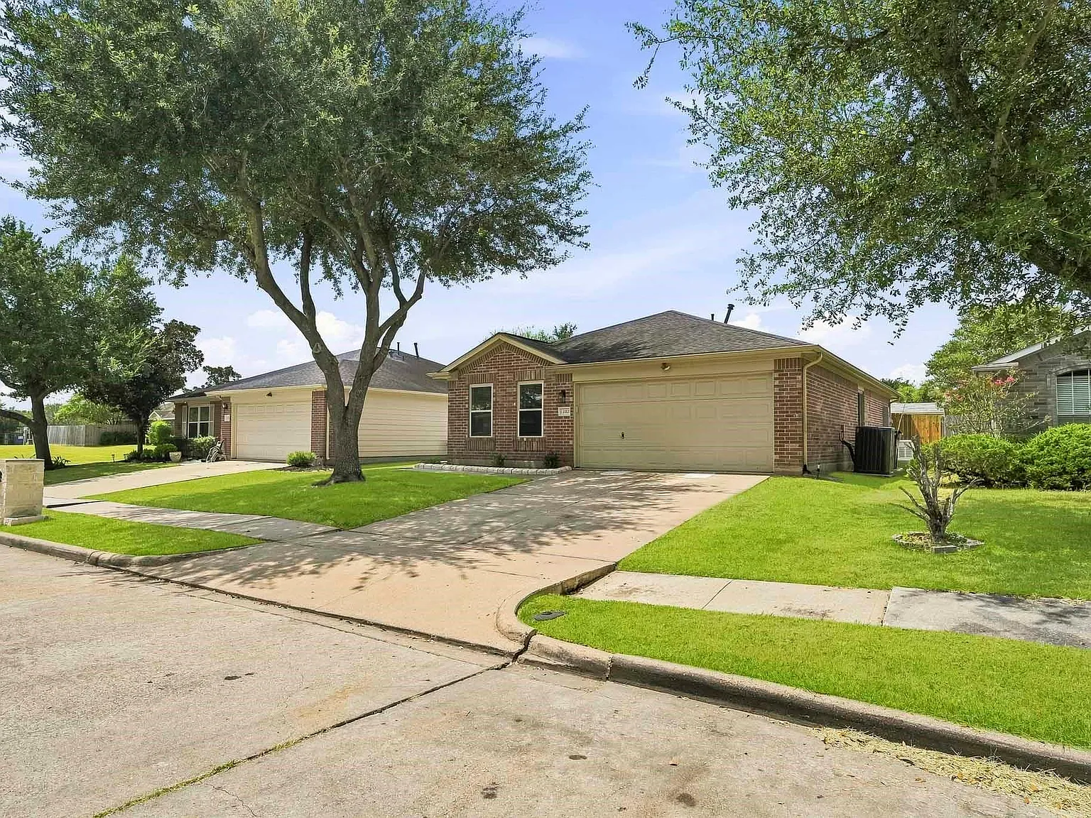 3 bed, 2.0 bath, 1512 sqft, $2,400 — Photo 2