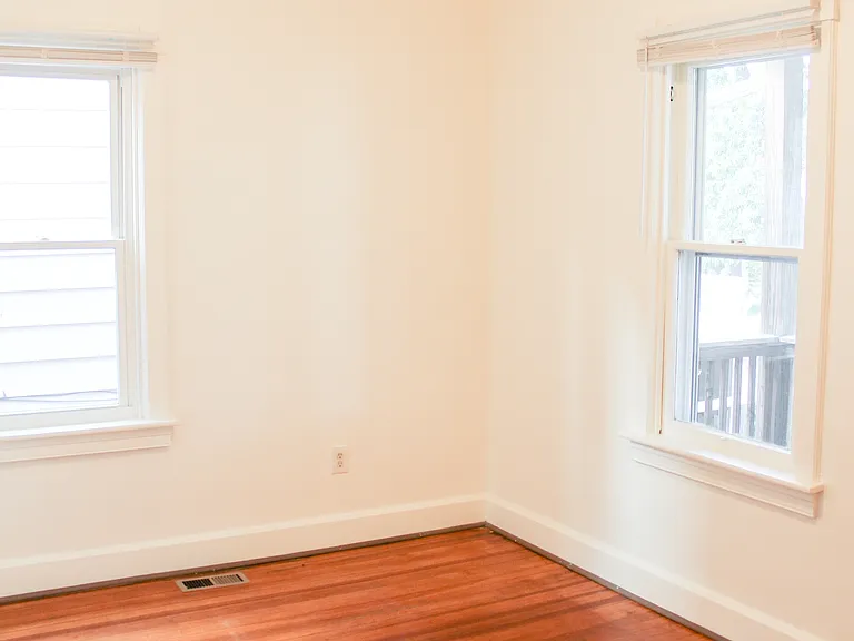732 Salem Ave — Photo 15
