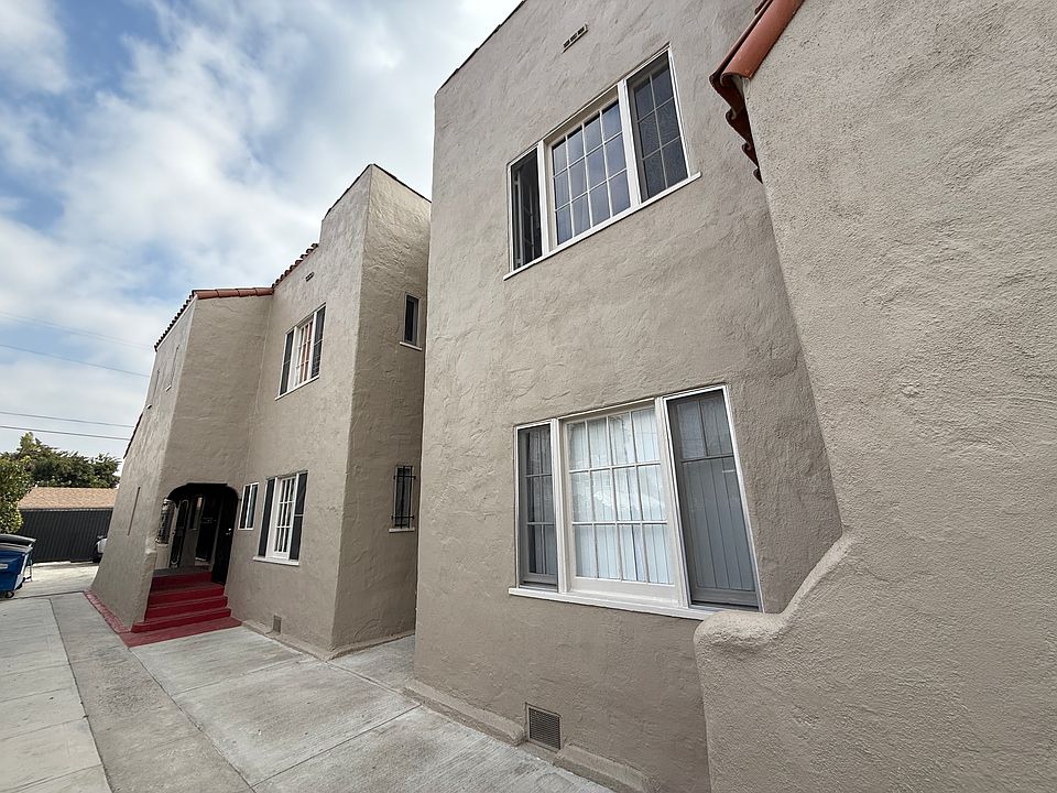 Breezeway (North Side)