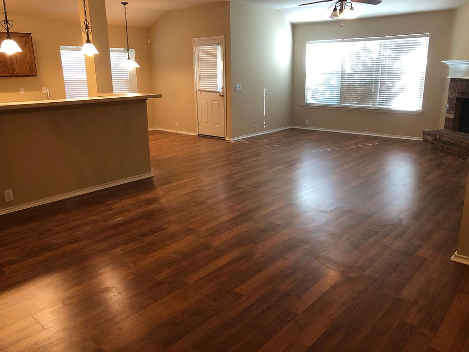 2nd image of 15818 Borwick Ln