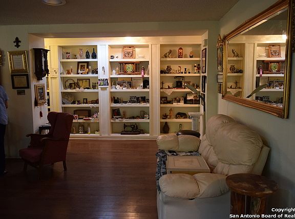 3rd image of 6907 Cactus Meadows Dr