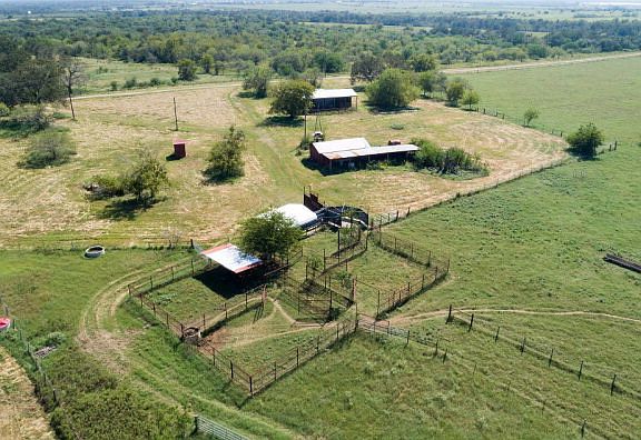 3rd image of 566 County Road 458