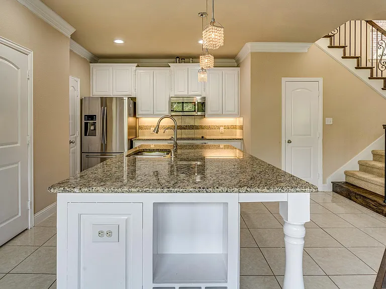 725 Rembrandt Ct — Photo 9