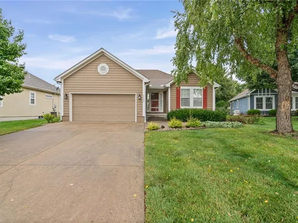 1802 Meadowlark Ct, Raymore, MO 64083