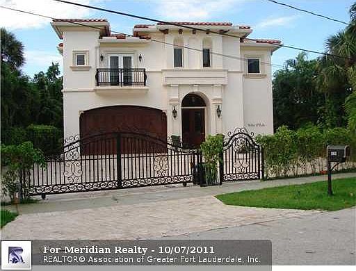2nd image of 860 E Park Dr