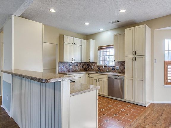 5th image of 7817 Cortland Ave