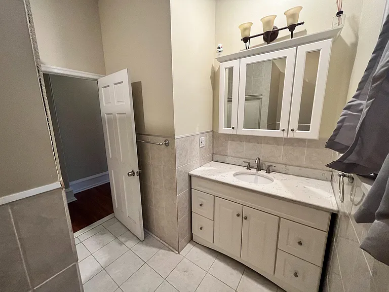 252 S 23rd St #1F — Photo 8