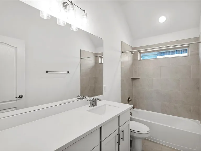 1425 Cole Estates Dr — Photo 22