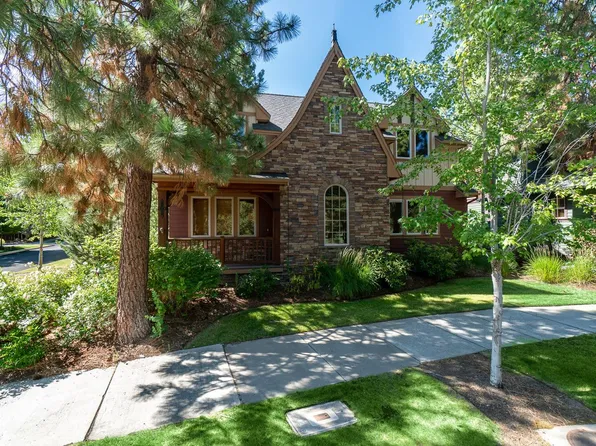 2601 NW Crossing Dr, Bend, OR 97703
